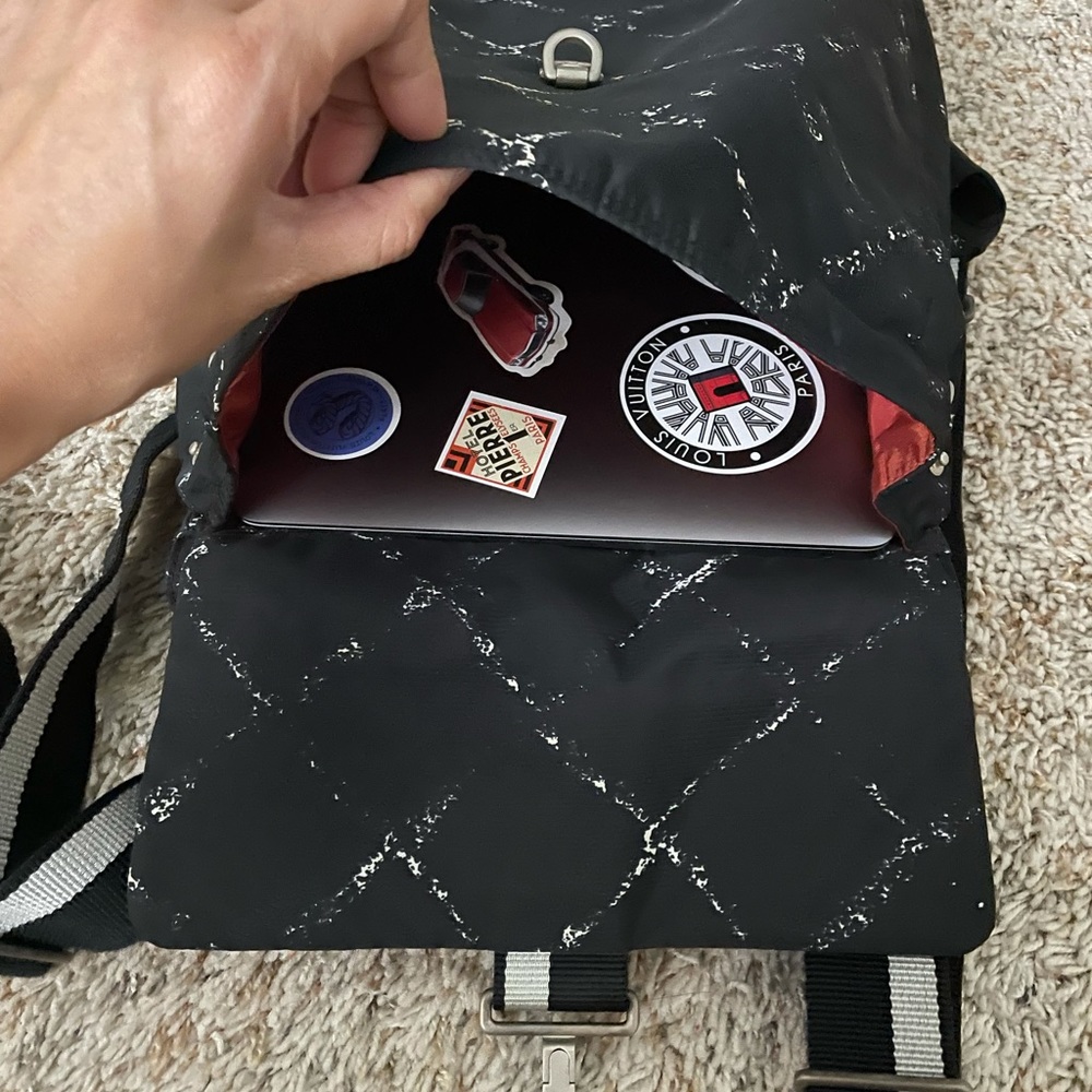 Chanel - Picture 13 of 13